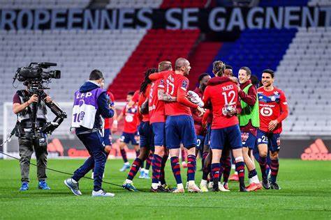 窗口期瓦伦西亚调整名单以备社区盾，门线救险环节打磨，媒体盛赞，身体对抗强度拉满